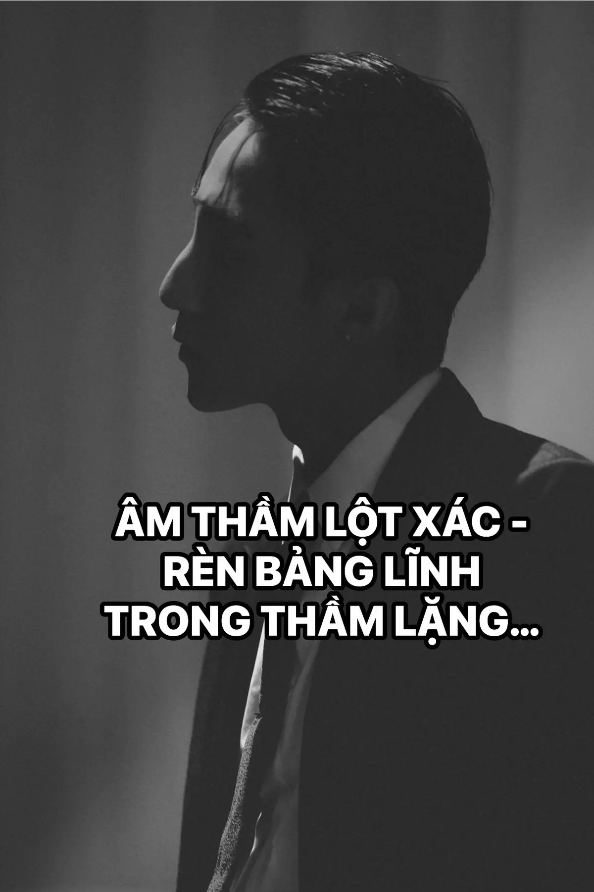 Không khoe. Không kể. Không cần ai vỗ tay. Chỉ âm thầm nâng cấp bản thân – mỗi ngày một sắc bén hơn. 1. Tĩnh mà sâu Họ không cần nói nhiều. Chỉ cần một ánh mắt, người khác cũng phải dè chừng. Vì sự bình thản của họ được tôi luyện trong vô số đêm dài đấu tranh với chính mình. 2. Kiềm chế là đỉnh cao của kiểm soát Kẻ mạnh không phải là kẻ thắng người khác. Mà là người thắng chính mình – ngay cả khi lòng đang cháy, mặt vẫn lạnh như băng. 3. Im lặng để làm việc lớn Họ không thích ồn ào. Cái tôi của họ đủ lớn để không cần phải chứng minh. Mọi thứ sẽ được trả lời bằng kết quả. 4. Làm nhiều hơn nói Vấp thì đứng. Sai thì sửa. Còn mơ thì còn tiến. Chỉ những kẻ sợ sai mới mãi mãi đứng yên. 5. Biết đặt mình vào vị trí người khác Không phải yếu đuối, mà là trưởng thành. Biết cảm thông, biết buông tha – không vì hiếu thắng mà làm người khác tổn thương. 6. Đa nguồn, đa hướng Không phụ thuộc. Không dựa dẫm. Họ là kiểu người luôn có một lối thoát dự phòng – và biết cách mở nó ra đúng lúc. 7. Rất rõ mình muốn gì Không lan man, không mơ hồ. Tâm trí họ sắc như lưỡi dao – cắt bỏ mọi thứ thừa thãi. 8. Làm ngay, làm tới cùng Không chờ đợi điều kiện. Không đợi người khác bật đèn xanh. Thấy cần là làm, thấy sai là sửa. 9. Trung thành với mục tiêu Dù gió đổi chiều, họ không đổi đích đến. Họ không theo xu hướng, họ theo lộ trình – của chính mình. 10. Chấp nhận để tiến lên Không than thở. Không đổ lỗi. Họ hiểu: ai thật sự muốn tiến bộ, sẽ không có thời gian để tự thương hại. 11. Giữ tâm như thép Bão ngoài kia có lớn đến đâu… cũng không bằng một người giữ được bình an bên trong. 12. Dám buông Bỏ đi thứ kéo mình xuống không phải là yếu đuối, mà là bản lĩnh. Người mạnh biết khi nào cần giữ – và khi nào phải dứt. 13. Không cần so sánh, chỉ cần vượt chính mình Mỗi ngày tốt hơn một chút, chính là cách họ thống trị cuộc đời mình – mà không cần hơn ai. 14. Dám đối diện với nỗi sợ Không né tránh. Không đổ tại hoàn cảnh. Mỗi lần đối đầu là một lần nâng cấp. Và họ biết: đau một lần, nhưng lớn lên mãi mãi. 15. Ở một mình nhưng không cô đơn Họ chọn ở cạnh bản thân – khi chưa tìm thấy người đủ cùng tần số. Một mình không đáng sợ. Mất chất mới là điều không thể chấp nhận. 16. Sức bền là lợi thế ngầm của kẻ thành công Không cần nhanh. Chỉ cần không dừng lại. Kiên trì là thứ duy nhất khiến kẻ tưởng như “bình thường”… bỗng một ngày vượt mặt tất cả. Và nếu bạn đang đi con đường đó – đừng quay đầu. Vì một khi bạn chịu được sự cô độc, thế giới sẽ không còn gì làm bạn sợ. #vagency #vinhmarrketing 