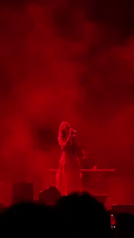 mendarah. piano version. in red. no i’m not fine at all @nadin⋆.ೃ࿔*:･ #nadinamizah #mendarah #merdekafest 