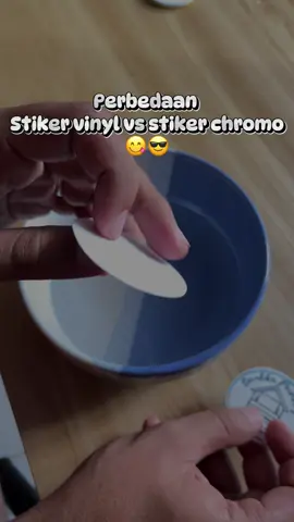 Sebuah perbedaan #fypシ゚viral #percetakanmini #omahkuprinting #percetakanmurah #bisnisgenz #usaharumahan #behindtheprint #usahawanmuda #percetakanonline #genzlife #usahasendiri #stikerchromo #stikervinyl #stikerchromovsstikervinyl