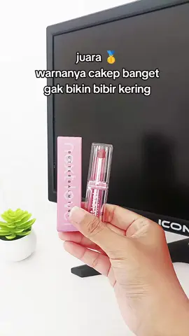gak salah pilih, ini lipstik favorit, aku pakai shade 03 Sassy 