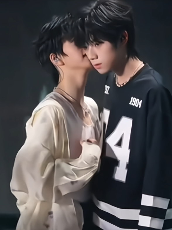 They're born to be soulmates 😭💗 The way they rely on each other is so warm & lovely. I hope you two to be best friends forever & walk together to your dream while giving courage to each other!  💙 Love you two sm!  #zhanghanrui #wanglujie #tffamily_4th_generation #橹瑞 #fyp 