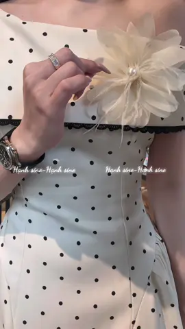 Mấy bà thích hoa k tui tặng #xhuong #xh #tiktok #vayxinh #thoitrang #homnaymacgi #thoitrangcongso #viral #trending #homnaymacgi #trend #LearnOnTikTok #phoido #xhtiktok #style #quanao #fashion #outfit #fyp #foryou #thoitrangtiktok 