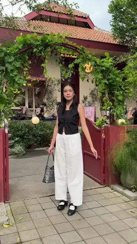 Love going out in my simple outfit 🫶🏻 #fyp #OOTD #fashiontiktok #fashiontiktokforyou #fashionindonesia #dailyoutfits #pageforyou #gayaditiktok 