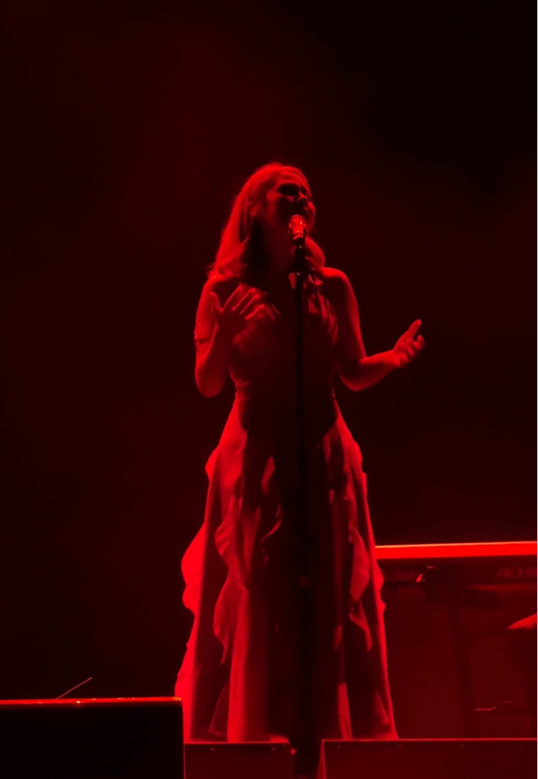 Mendarah🩸 @nadin⋆.ೃ࿔*:･ *Piano Set* #merdekafest #mendarah #nadinamizah #selamatulangtahun 