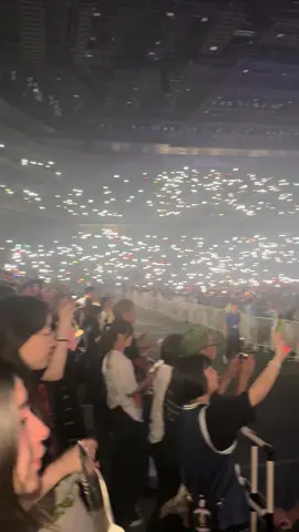 WILDFLOWER VOCALS IT WAS SO PRETTY!! Forever jealous I got wrong tickets but at least I’m making change in climate change @BILLIE EILISH @Billie Eilish Home @FINNEAS @Maggie May Baird #hmhastokyo #wildflower #saitama #tokyonight2 #imissbillie 