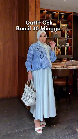Outfit cek kali ini pakai kemeja semi jaket best seller yang sangat aku rekomendasikan. Bahannya katun adem ces dengan cuting semi jaket membuat penampilanmu anggun dan casual dan dilengkapi dengan bordir khas ✨🤍