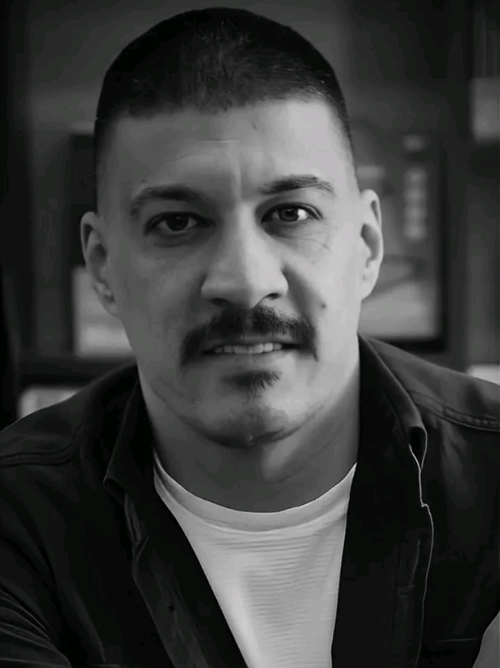 ياهو الباله فارغ ؟ . . .#غانم_علي #شعر #غانم_علي 