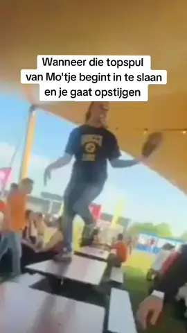 Wanneer die topspul van mo'tje  begint te werken op een festival.  Waar zijn jullie dit weekend heen gegaan? En welke festival mag deze man absoluut niet missen?Dop het in de comments. #fyp #festival #nederland #viral  #tiktokviral 