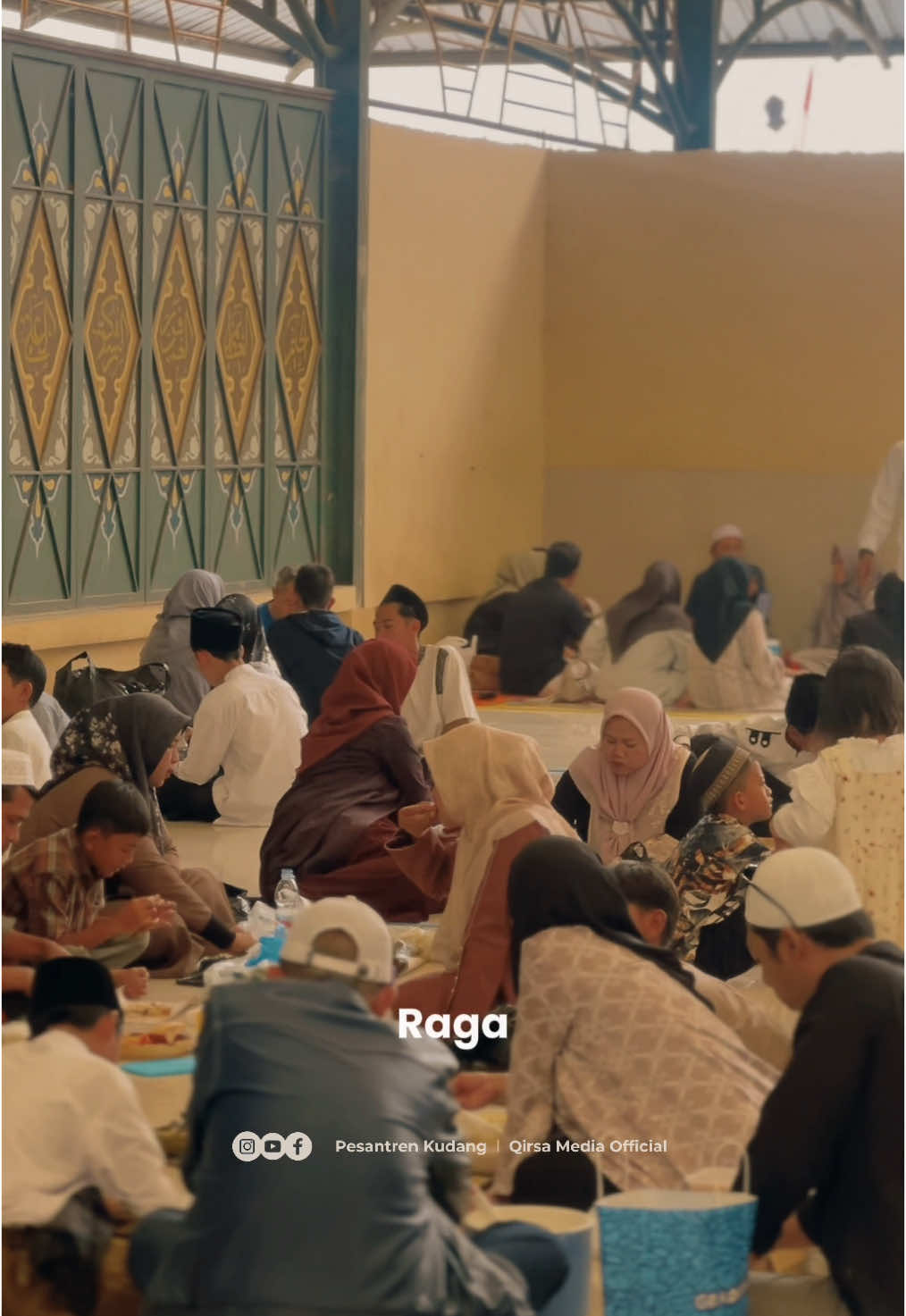 Di balik dinding pondok yang kokoh, 40 hari telah menjadi saksi bisu. Senyum para santri baru memancarkan keteguhan hati. Mereka bukan lagi anak-anak yang penurut, melainkan pejuang ilmu yang tak kenal lelah. Setiap ayat yang diucapkan, setiap langkah kaki yang dilangkahkan, adalah bukti nyata dari perjuangan mereka. Doa tulus kami mengiringi setiap langkah mereka. Selamat datang di jalan baru, Nak. Semoga keberkahan selalu menyertaimu. #hutri80🇮🇩 #semangatmerahputih #dirgahayurepublikindonesia #pondokpesantren #pesantrenkudang #santrikudang #santriakang #santriindonesia #4upage #promomakanmerdeka 