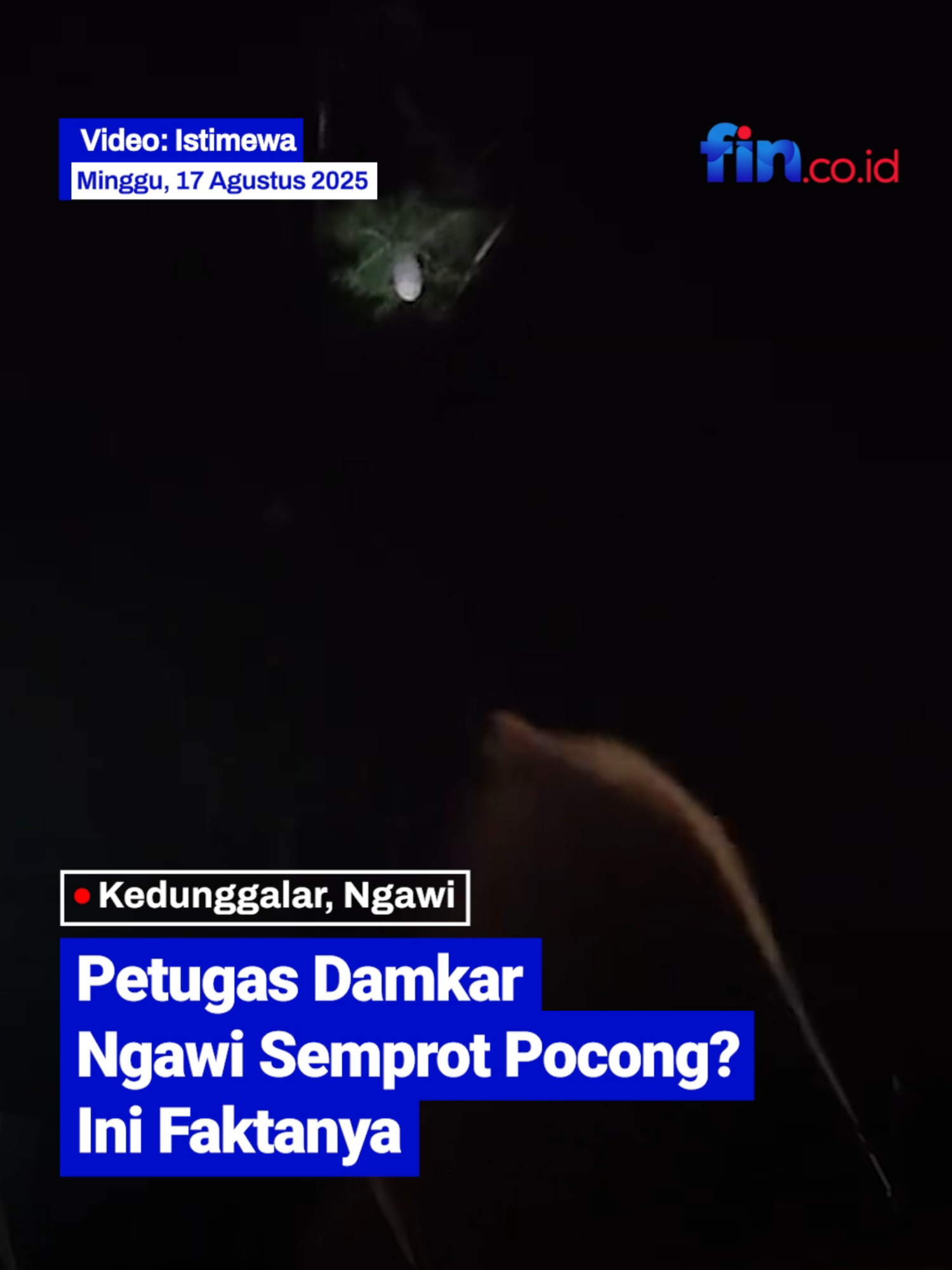 Petugas Damkar Ngawi Semprot Pocong? Ini Faktanya Video petugas Pemadam Kebakaran (Damkar) Ngawi yang menyemprot objek mirip pocong di Kedunggalar, Ngawi, viral di media sosial. Video tersebut ternyata hoaks. Kasi Penyelamatan dan Evakuasi Damkar Ngawi, Purwanto, menegaskan, 