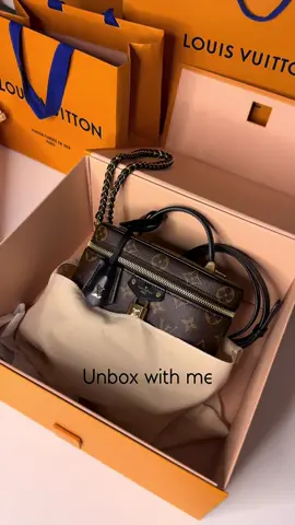 The Louis Vuitton Vanity Chain Pouch in monogram reverse canvas✨ Perfect for day-to-night styling! #louisvuitton #unboxwithme #lvbag #lvvanitychainpouch #foryou 
