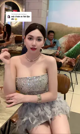 Trả lời @Nana Vậy là m đủ combo vừa xấu vừa già luôn. Hẹ hẹ