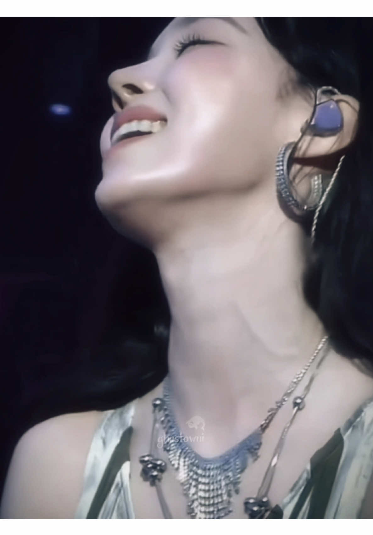 #WINTER ;; ask me what variety of apples i like the most and i'll say winter's cus omg have you seen her adam's apple??? i'm literally obsessed  > ib/rm: @ZXP  > @safi @len @chlo @𝓯𝓻𝓮𝓪𝓴𝔂 raf | RICH MAN  #winteredit #aespaedit #aespawinter #foryou aespa winter edit winter aespa edit kim minjeong edit