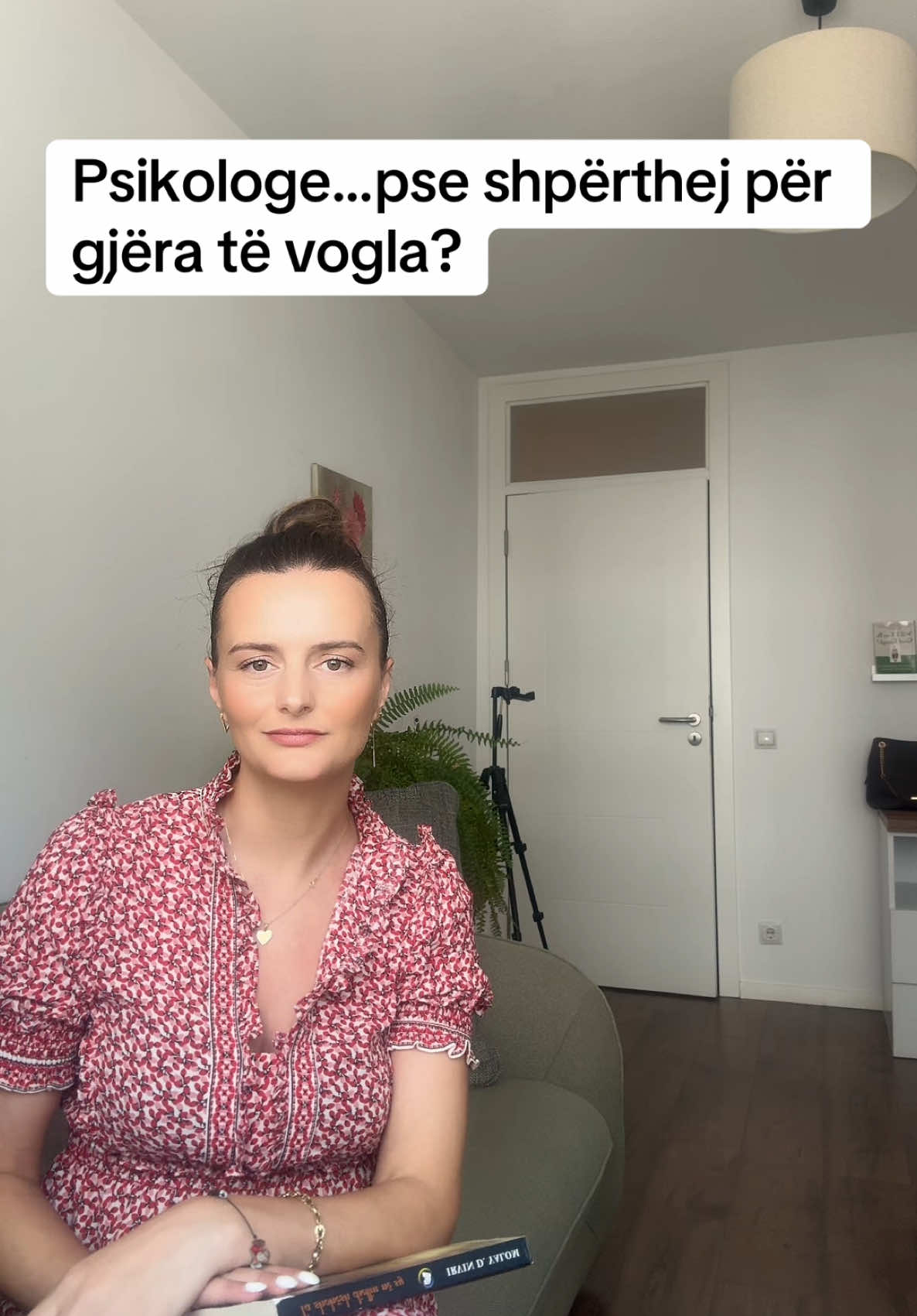 Nuk reagon për momentin… reagon për të kaluarën që s’e the kurrë 🖤 #psikologe #psikologeklinike #fy #fypageシ #goviral 