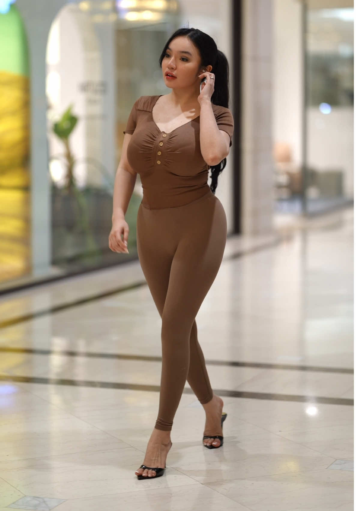 Walking shelouette #monicaardhea #monicaardheaasmara 