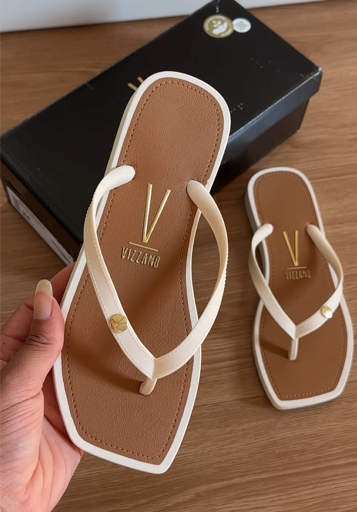 Eu amei esse chinelo! Super leve, confortável e elegante. #vizzanolovers #chinelofeminino #rasteirinha 