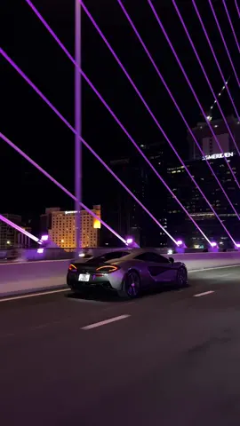 “Lả lướt”  #spacecar #saigon #vietnam #mclaren #570s 
