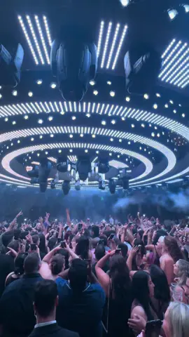 📍Omnia, Ceasers Palace The music wasn’t my scene but the atmosphere, interior and service is crazy. It’s a must experience when in vegas !!!  #omnia #ceaserspalace #vegas #omniavegas #clubvegas 