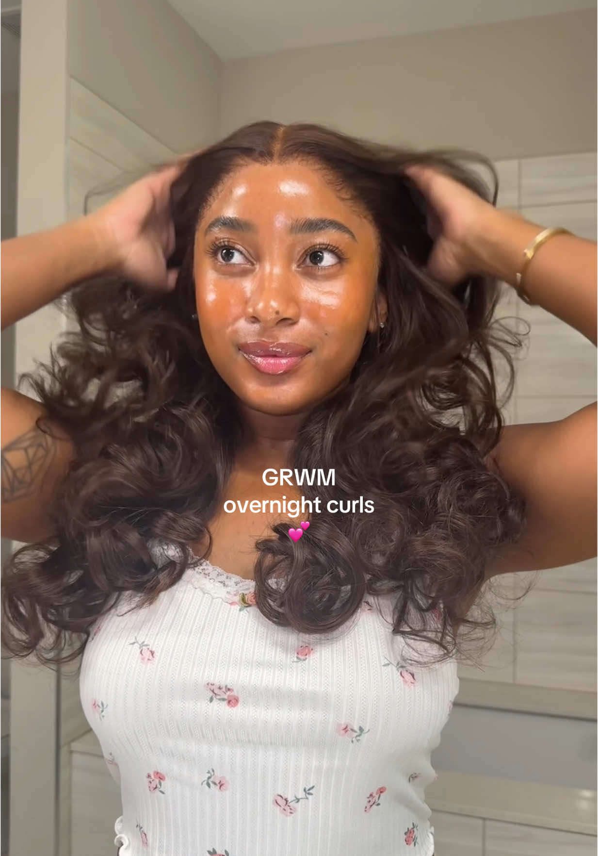 An oldie but goodie: flexi rods 💕🫶🏾 @Kérastase hair elixir oil @philosophy “Coconut Rush” hair and body mist  #hair #hairtok #hairstyle #hairinfluencer #hairinspo #beauty #beautyinfluencer #atlinfluencer #atlantainfluencer #heatlesscurls #overnightcurls #kerastase #lovephilosophy 