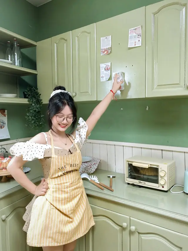 thêm cái mũ nữa là thành đầu bếp r 😚😚