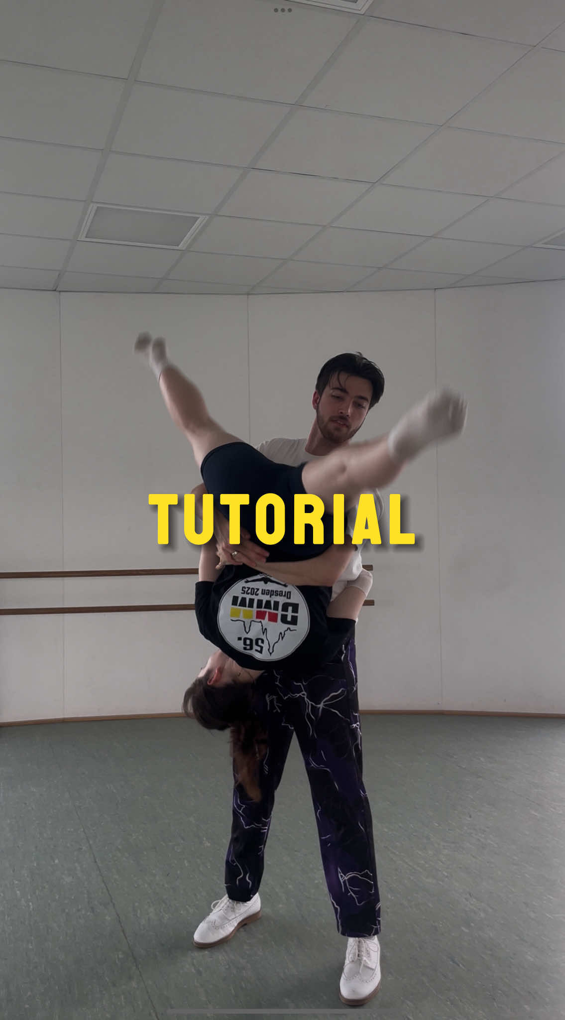 Antwort auf @emii_liia who do you wanna try this with? If there are any questions left, write in the comments:)  #tutorial #acrobatics #partnerstunt #lift #fyp 