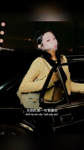 “孤独的魅力与昂贵香水的气息。” -Sự cô đơn quyến rũ và mùi nước hoa đắt tiền.-#jennie 