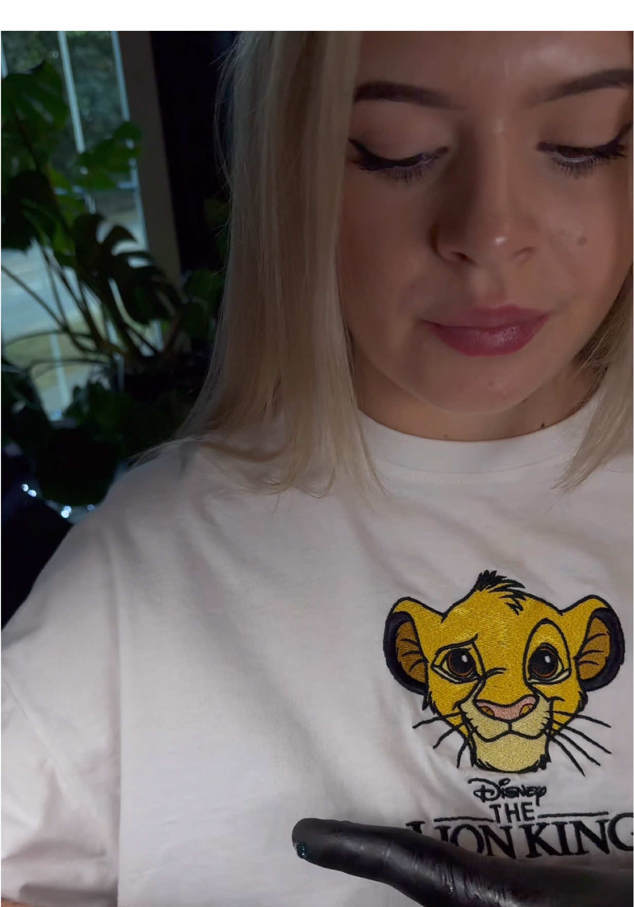 Odbijanie palca zza kulis, zazwyczaj przy takich maluszkach schodzi się dłużej z odbijaniem niż z samym tatuowaniem:) #tatuażewarszawa 