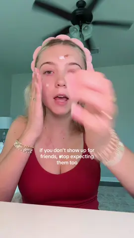 Seriously be bare minimum T least. #friendships 