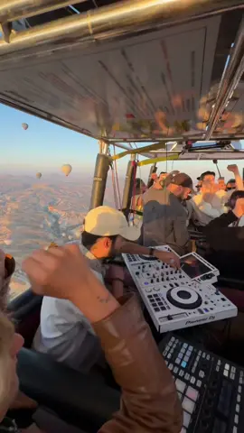 Head in the clouds 🔥🥹 #housemusic #electronicmusic #cappadocia 