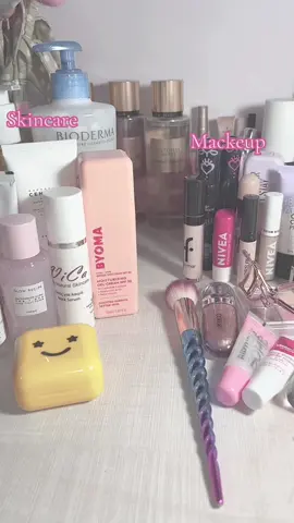 #MakeupVsSkincare #GlowUpJourney #BackToTheFutureVibes #BeautyTok #SelfCareTrend