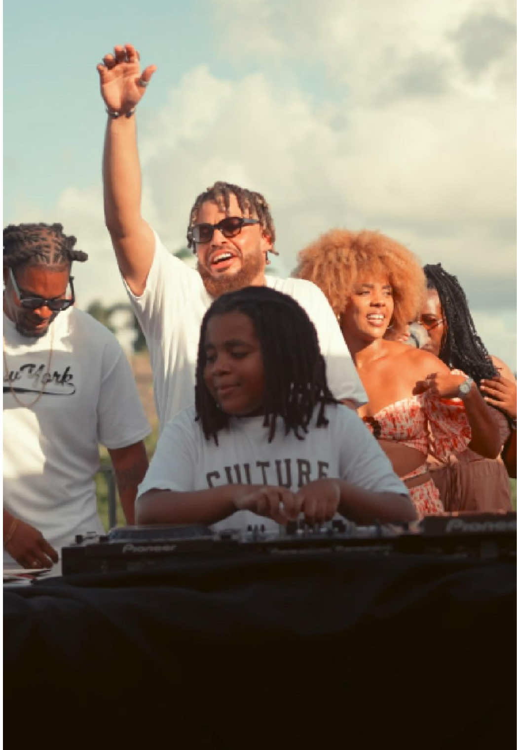 NUTTIN NU GO SO🔥😮‍💨 LE 7/09 JE FÊTE MON BIRTHDAY SUR PARIS 🇫🇷TU VIENS ? LA BONIFICATION WORLD TOUR 🇲🇶:  SOCA, BOUYON, DANCEHALL, SHATTA ÉDITION @houseofrockaaz 🎖️x @labonification_show  FULL VIDEO / ÉPISODE COMPLET 📺👀DISPONIBLE SUR YOUTUBE BONIFICATEUR.7 •⁠ ⁠YouTube / SoundCloud / Spotify➡️ La Bonification Show  PROCHAIN EVENT (7/09) MY BIG BIRTHDAY à PARIS 🇫🇷 TU VIENS ? •📍 @yunu_rooftop / Martinique 🇲🇶 Fort-de-France  •⁠ ⁠MC 🎤 @bonificateur.7  •⁠ ⁠🎧 @djdil_g  •⁠ ⁠🎥 @isak.rea  • 🤝 @kaliss.rockaaz  • 🫶 @dhq_lestyi @le_peps @ddreama_ @cinamoon.kd  #LaBonificationShow  #trend  #pourtoi #foryou #mc #speaker #soca #bouyon #dancehall