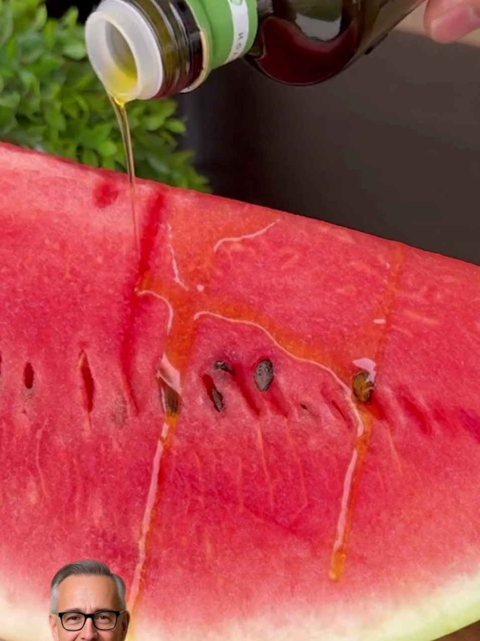 ضع زيت الزيتون على البطيخ 