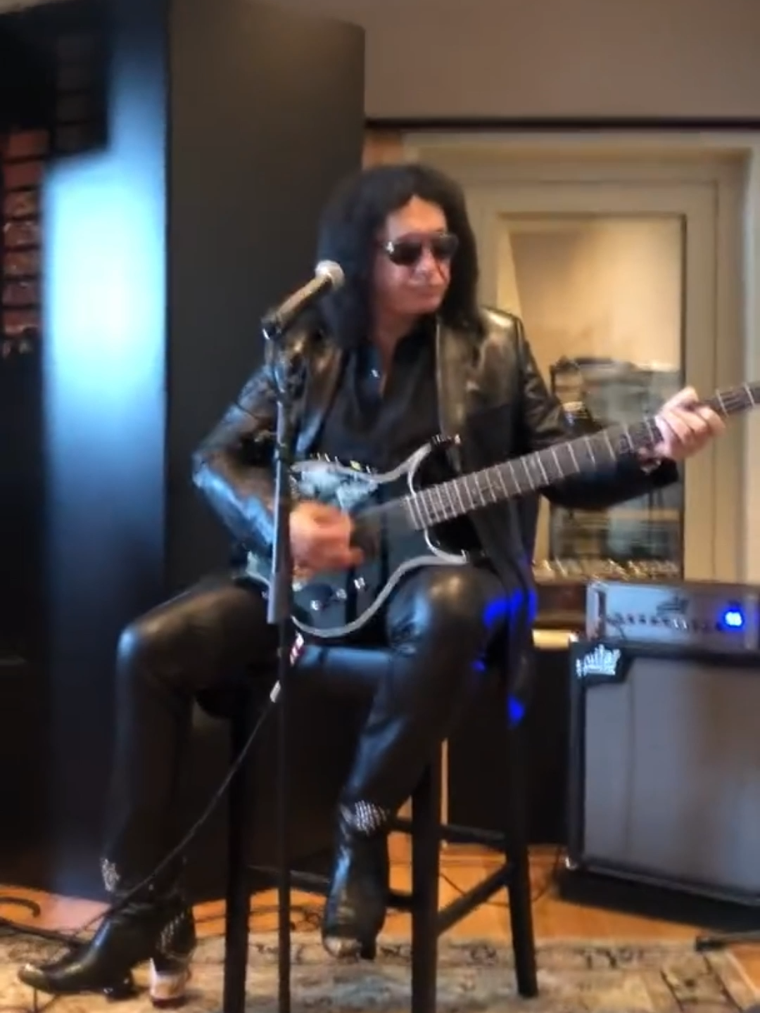 Gene Simmons plays Rock And Roll All Nite on Bass Guitar  #genesimmons #fyp #kissfan777 #rockandrollallnite #bassguitar