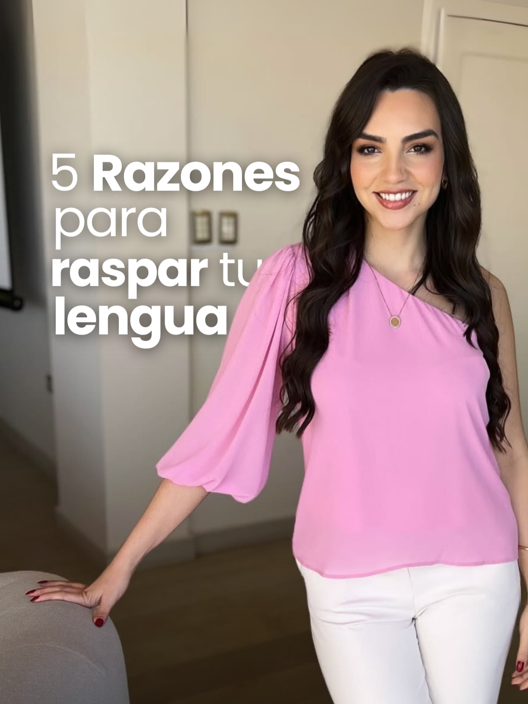 Tu lengua dice mucho sobre tu salud ‼️ Rasparla cada mañana no solo mejora tu aliento… también cuida tu digestión, tu hígado y tu microbiota. Si notás marcas de dientes, fisuras o capa blanca persistente, tu cuerpo te está dando señales de que algo no está bien. Y este simple hábito ayuda a absorber mejor los nutrientes, favorece el equilibrio intestinal y hasta puede influir en tu pérdida de peso o ganancia muscular. Es rápido, fácil y podés hacerlo con un raspador o una simple cuchara. Y vos ya tenés el hábito de raspar tu lengua a diario? 👇🏼