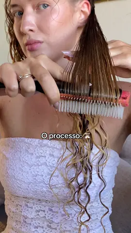 Amigas, vocês também são viciadas no resultado do creme de pentear WAVES? Porque ele simplesmente entrega TUDO! 🌊 Cachos com hidratação, brilho e definição e ainda assim leves e com movimento. Já é meu segundo pote, sério! E claro que ativei na minha vitrine do TikTok Shop pra vocês também testarem. 💁🏽‍♀️✨ 💬 Me conta: qual seu tipo de finalização favorita? 🛒 Corre pra adquirir o seu direto na minha vitrine aqui no TikTok.  #waveshiven #cacheadas #ugcbrasil #tiktokshop
