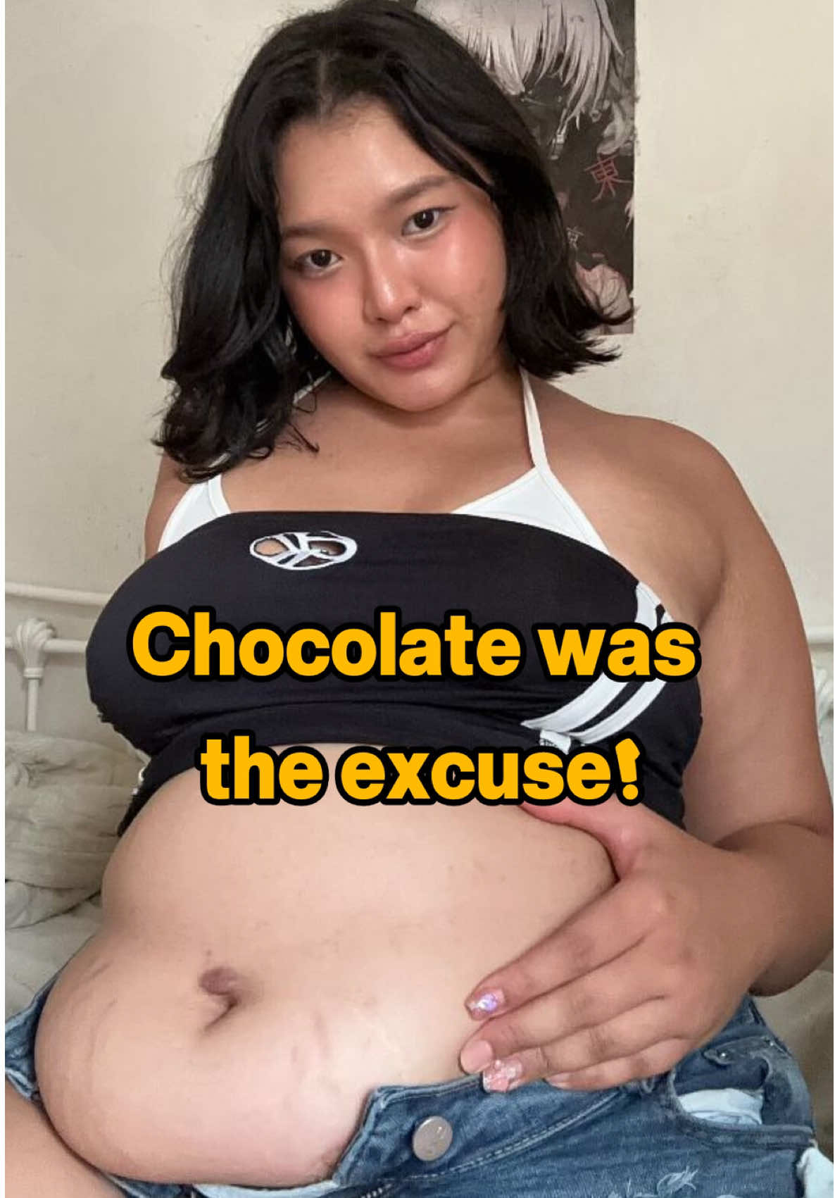 Sometimes you just gotta warm up before dessert! 😬🍫 #foodbaby #foodbabybelly #bloated #stuffed #gainweight 