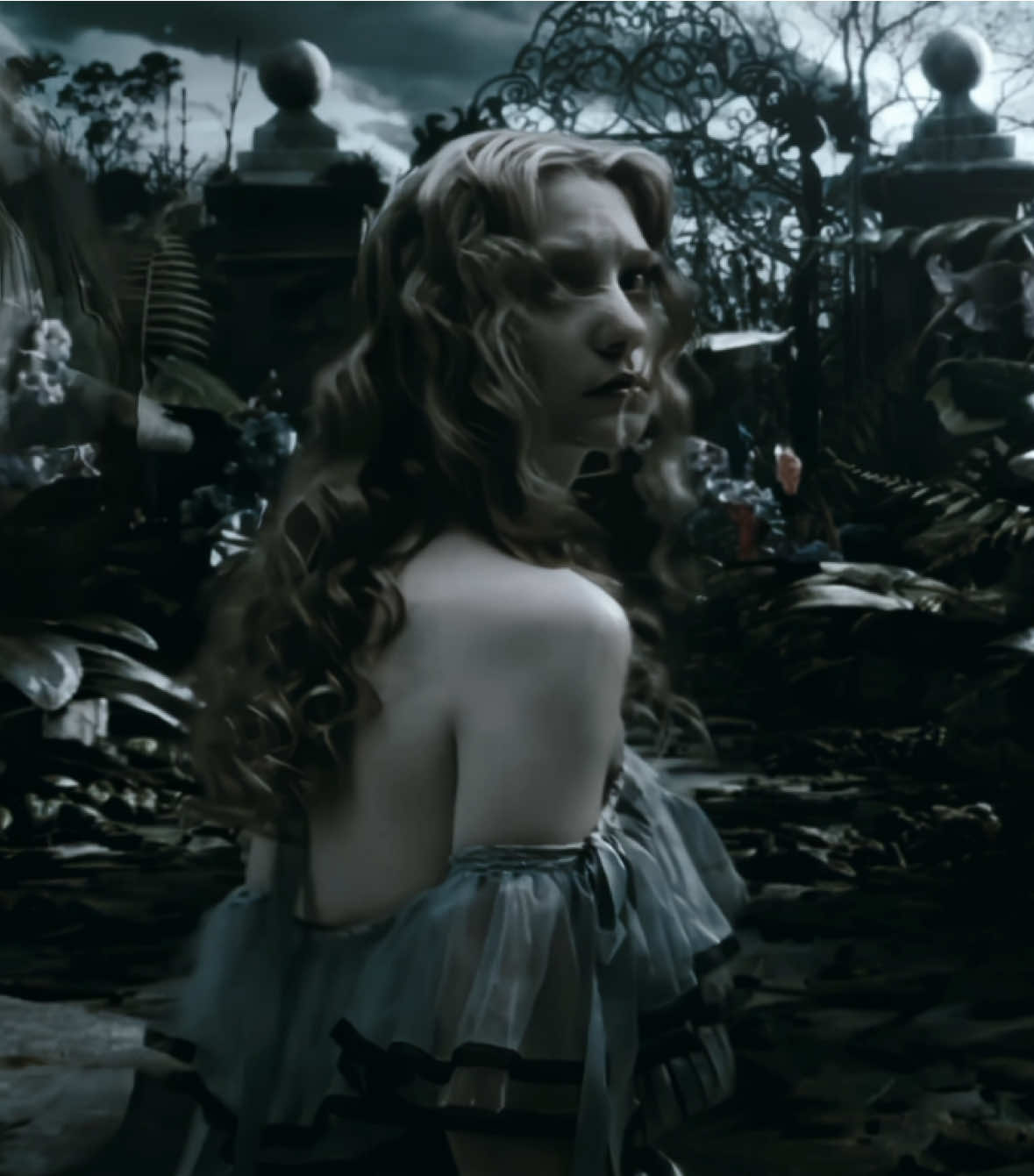 Alice in wonderland. #aliceinwonderland #TimBurton #aliceinwonderlandedit #fyp #viral 