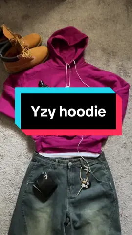 Clean cropped baggy hoodie #hoodies #hoodieszn #baggyclothes #streetwear #outfitinspo 