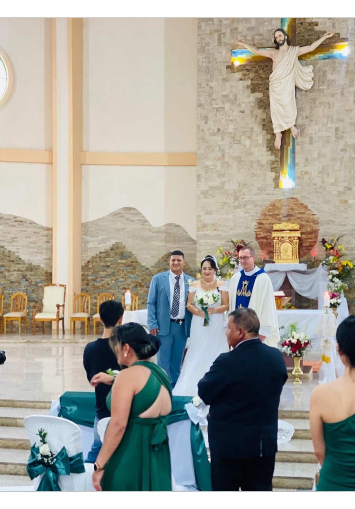 Como hija mayor, no puedo contener la emoción de ver que mis papás se casan después de 22 años de amor.  ¡Qué hermoso verlos felices! 💍❤️#amoreterno #quevivaelamor #familia 