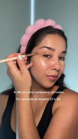Solo tienes que dibujar el 53 o el 27 y tu rostro se verá definido en segundos. 🔥 #makeuphacks #hackdemaquillaje #makeuptips 
