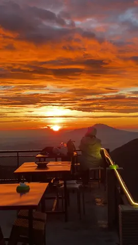 PELATARAN SIKUNIR 19/08/2025 begitu cerah nya 🤩#sikunir #pelataransikunir #dieng #sikunirview #sunrisesikunir 