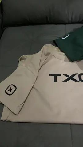 🔥 Kit 2 Camisas TXC Rodeio 🔥 Estilo, conforto e autenticidade em dobro! Esse kit exclusivo traz duas camisas TXC Rodeio, perfeitas para quem curte o universo country e não abre mão de qualidade. 	•	Confeccionadas em tecido premium, resistentes e confortáveis. 	•	Modelagem moderna que valoriza o visual. 	•	Detalhes inspirados no rodeio, com muito estilo e personalidade. 👉 Ideal para o dia a dia, festas e baladas sertanejas. Garanta já o seu kit e vista o melhor da TXC Rodeio! #tiktokshop #moda #country #rodeio #txc 