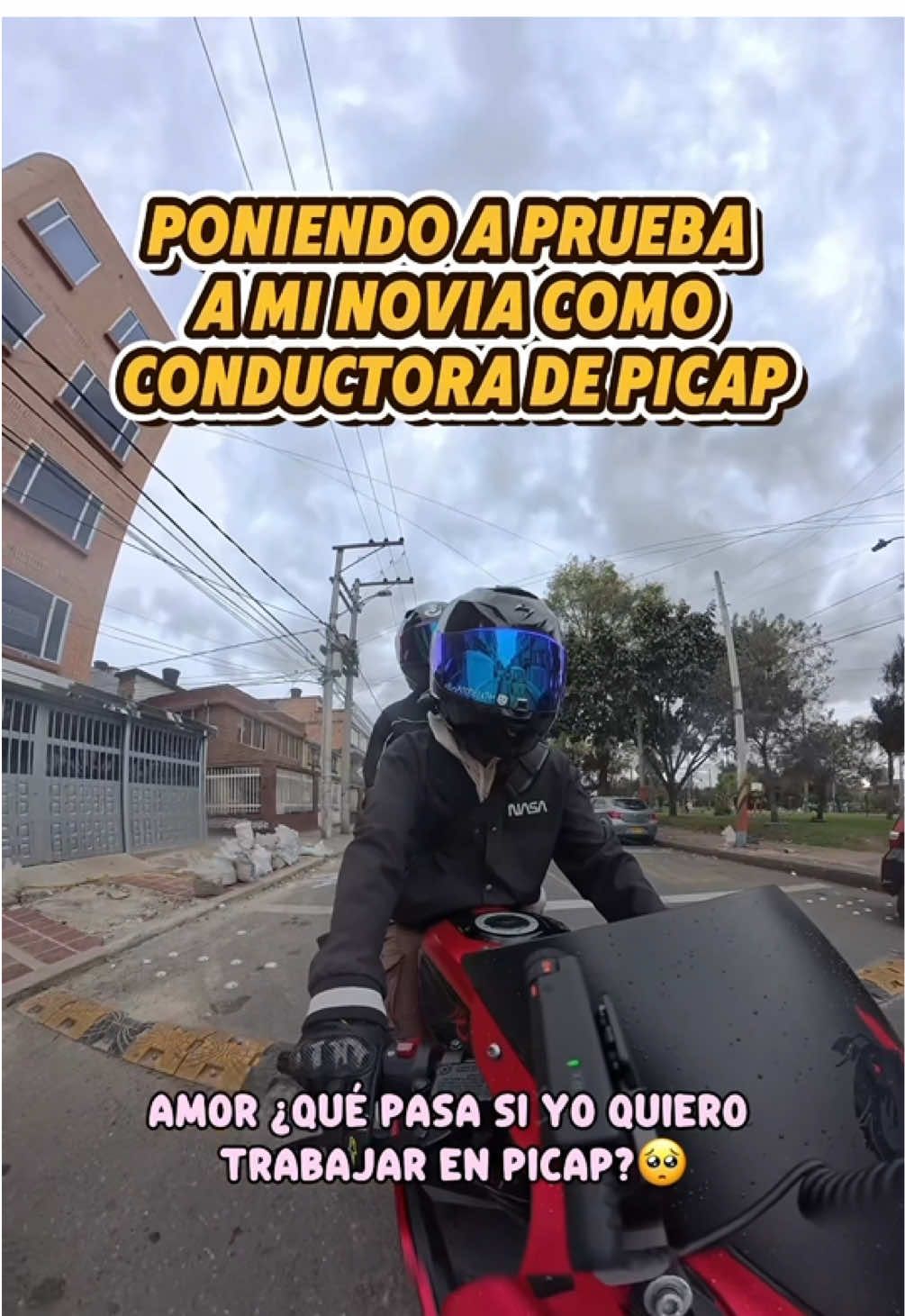 ¿Será que mi novia si sirve para trabajar en picap o nel?  @PicapLatam  #humor #parejas #novios #paratii #comomanejarmoto #picap 