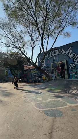 TO BEMMM KKKK #skatefeminino #Skateboarding #skatergirl #vaiprofycaramba #fyp 