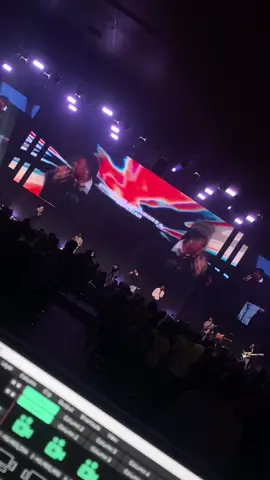 Usando os recursos do Resolume para criar um visual de exaltação ao Senhor Jesus. Cada detalhe na tela é para glorificar o nome d’Ele! 🙌🔥 👉 Curta, comente e compartilhe esse vídeo para que mais pessoas sejam alcançadas! #Resolume #ResolumeArena #ResolumeVJ #VisualChurch #Projeção                    