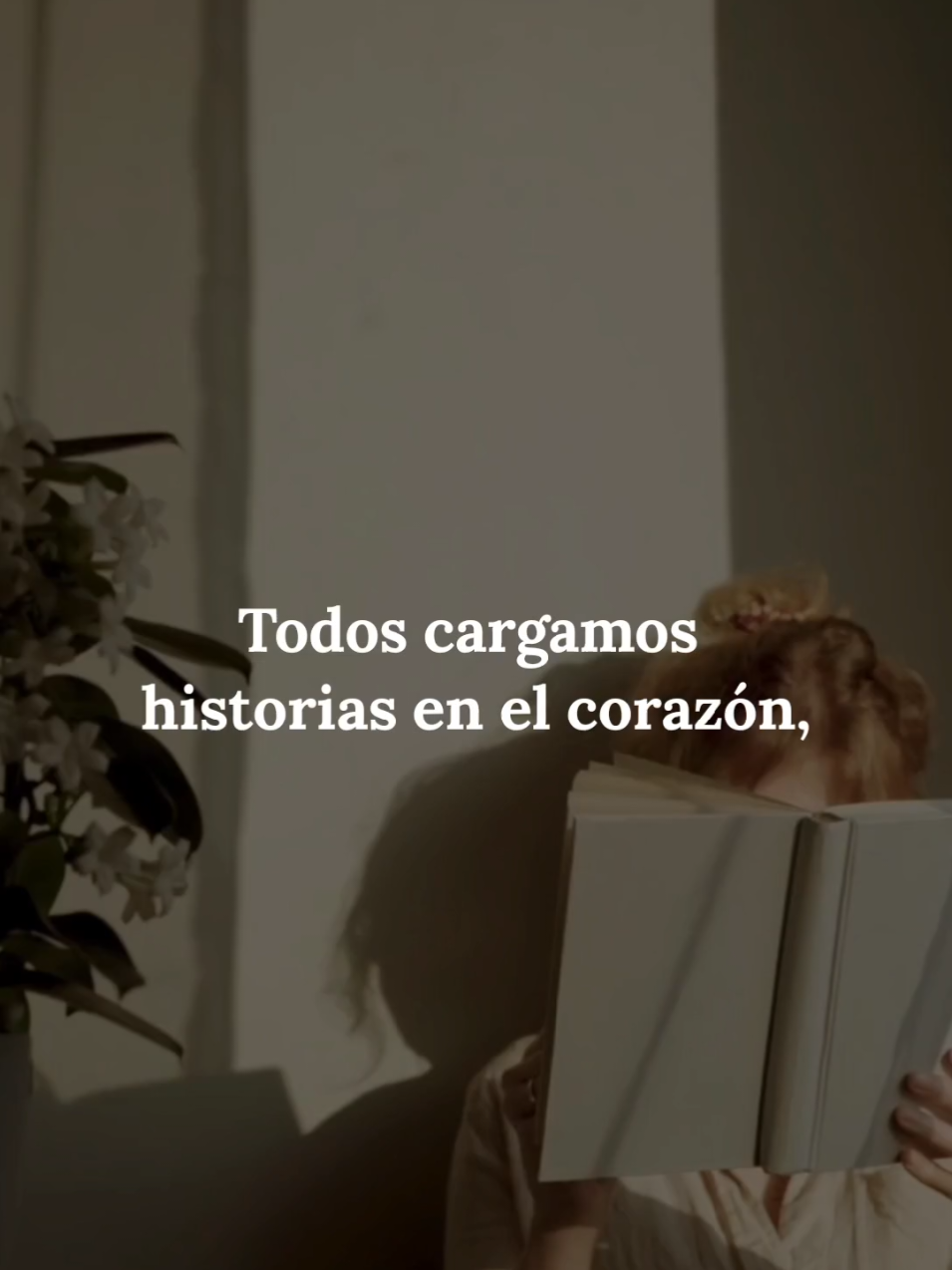 Cada persona carga capítulos que no siempre muestra. Algunos duelen, otros iluminan… #trocitosdelalma #nojuzgues #frasesquesanan #motivacion #setumismo 