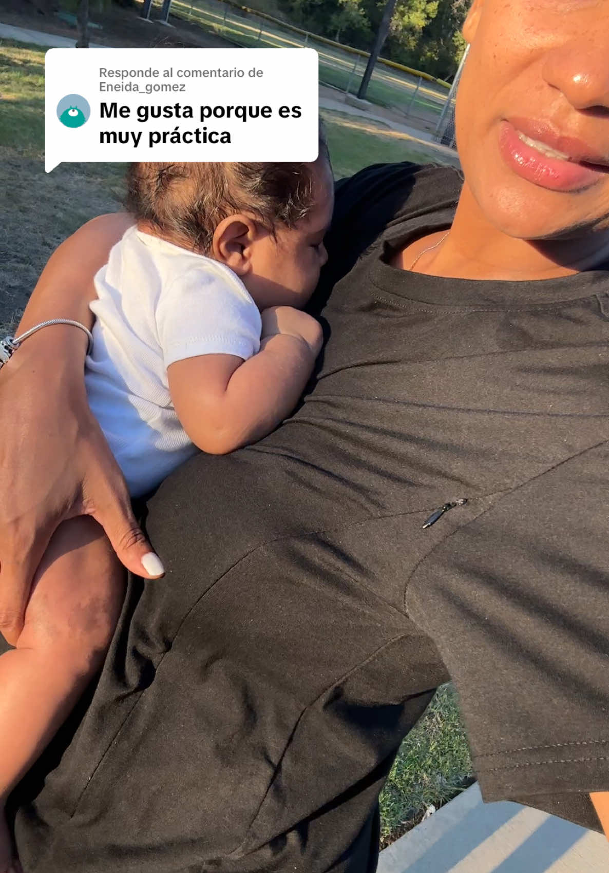 Respuesta a @Eneida_gomez esta camisa para amamantar cumple su función con un diseño práctico y estético para estar siempre lista.  @ECAVUS  #ecavus #motherhood #mommy #breastfeeding #breastfeedingjourney 