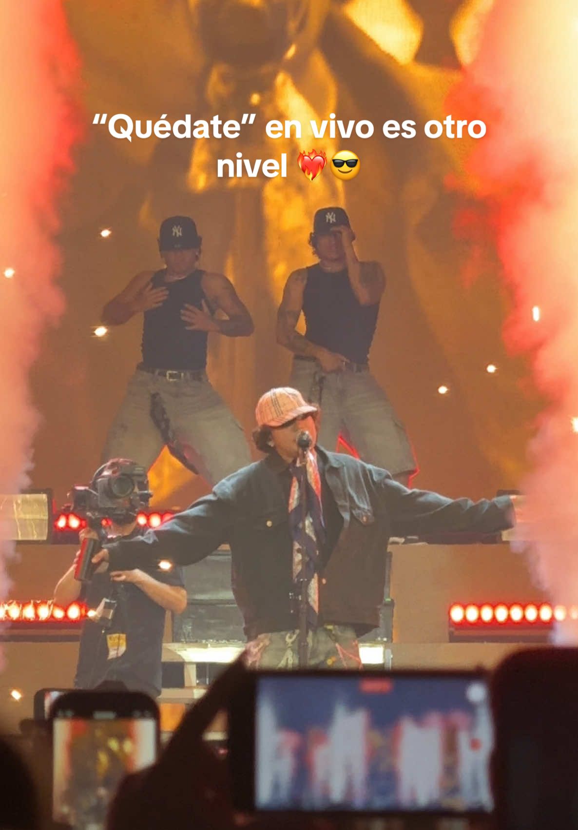 “Quédate” en vivo es otra cosa 😍❤️‍🔥 @BEÉLE #Beele #BeeleenChile #borondo #IsabellaLadera #fyp 