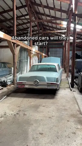 Reviving a derelict Chrysler Newport. I loved the radio noises #abandonedcars #willitrun #bigblock #cartok #classiccars 