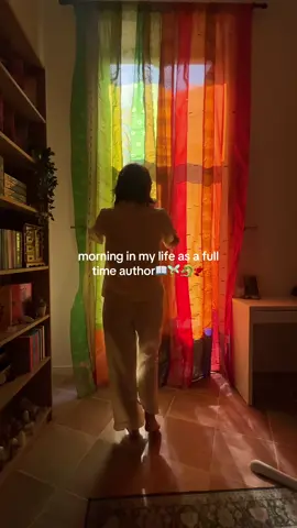 hope everyone is having an amazing monday🌻 i’m going to start making more content like this, maybe one routine or day in my life video a week? #aliarstwistedtongue #authortok #fantasybooks #BookTok #dayinmylife #diml #routine #morningroutine #writertok  